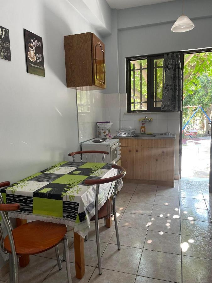 Yfantis Sakis Apartment'S Eratini Esterno foto