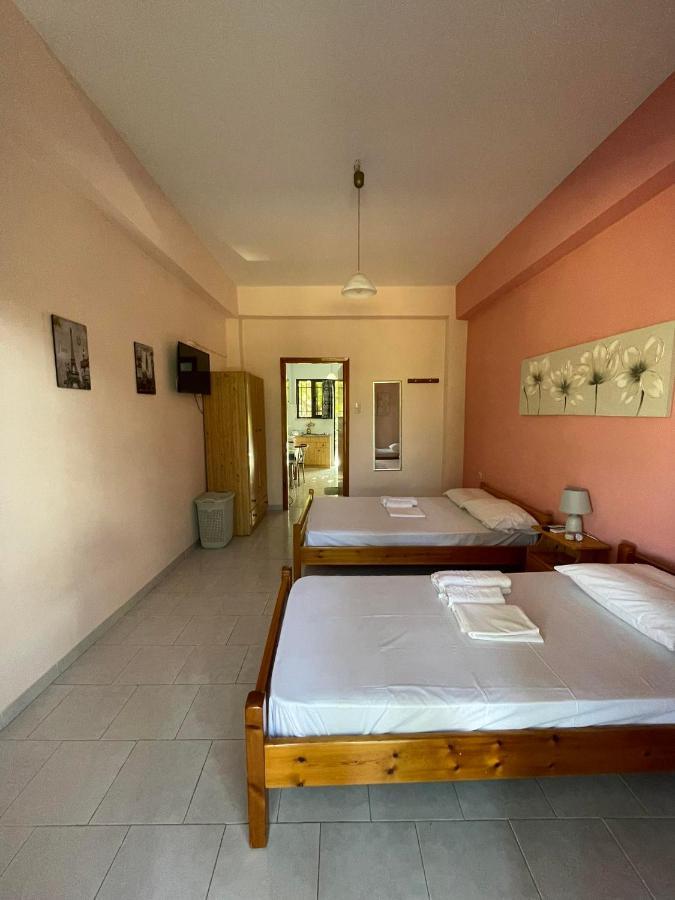 Yfantis Sakis Apartment'S Eratini Esterno foto